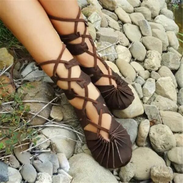 Sandales médiévales lacées en cuir marron
