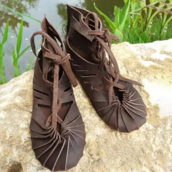 Sandales médiévales en cuir marron