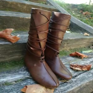 Bottes médiévales marrons pour femme à lacets croisés