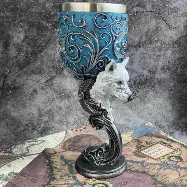 Verre bleu orné d’un loup blanc – Image 2