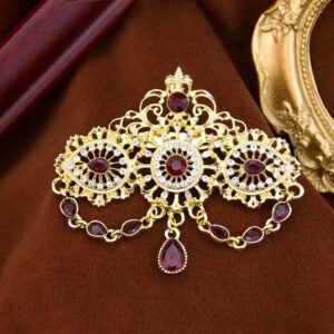 Broche médiévale à chaînes avec pierres rouges