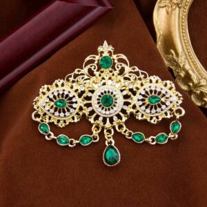 Broche médiévale à chaînes avec pierres vert émeraude