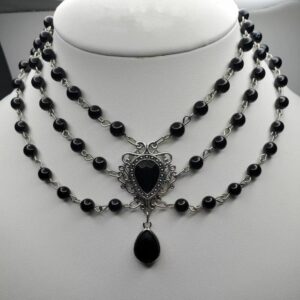 Collier médiéval noir à trois rangs