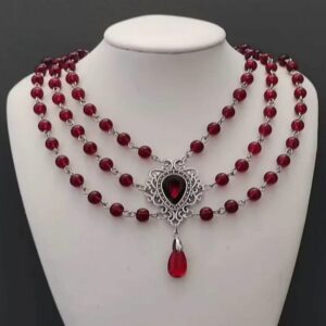 Collier médiéval rouge à trois rangs