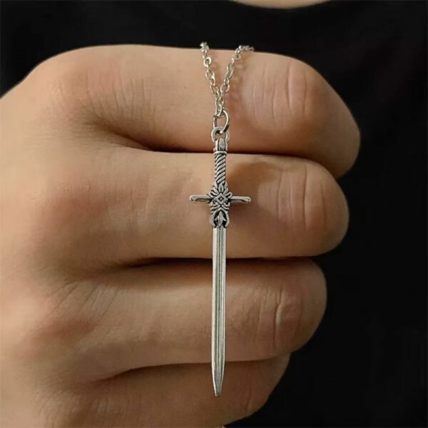 Collier épée médiévale fine – Image 2