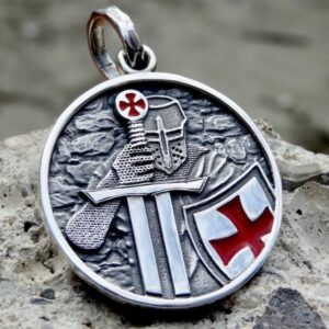 Pendentif chevalier templier et épée