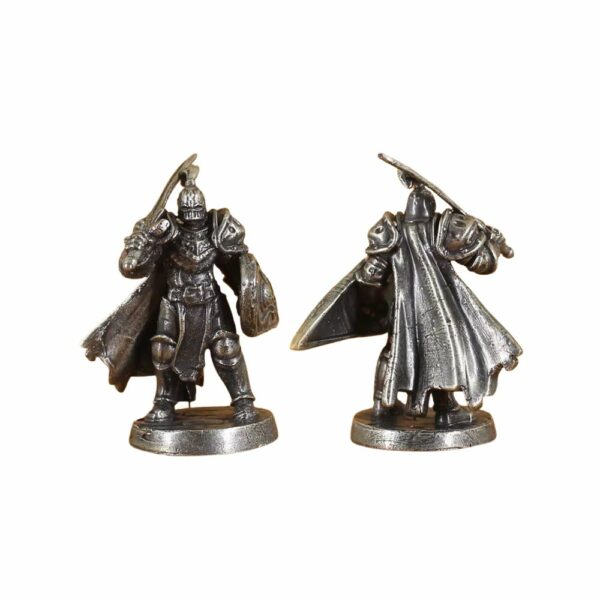 Figurine chevalier épéiste en métal