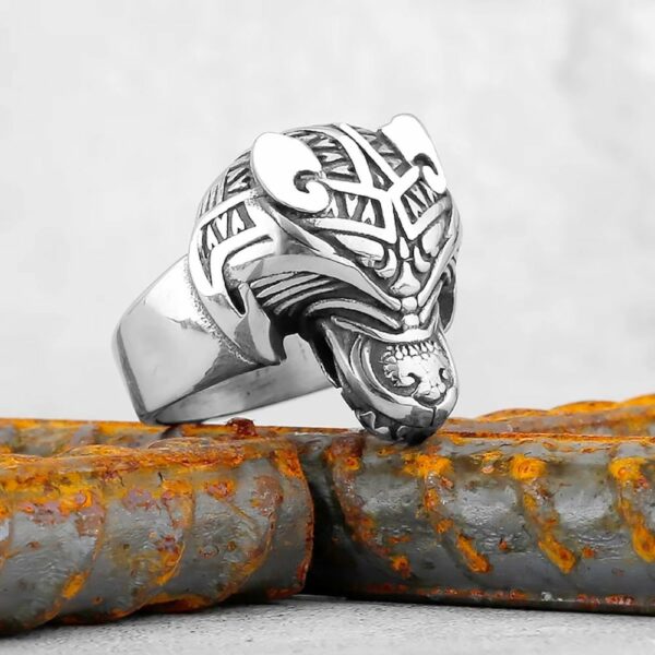Chevalière médiévale tête de loup tribal