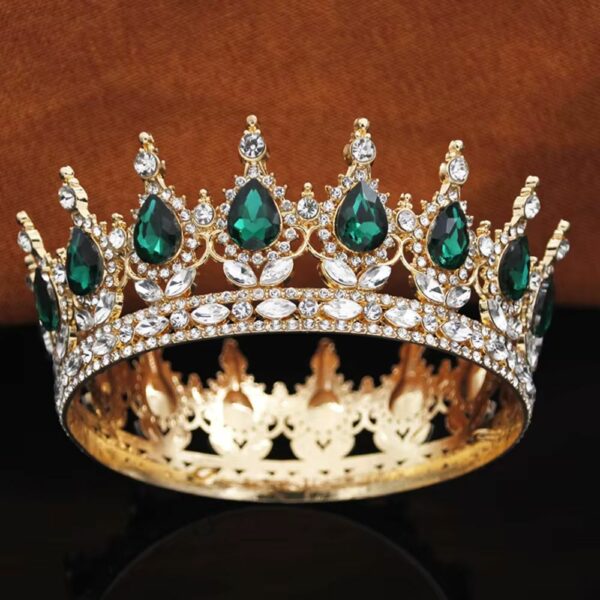 Couronne médiévale dorée avec pierres vert émeraude – Image 2