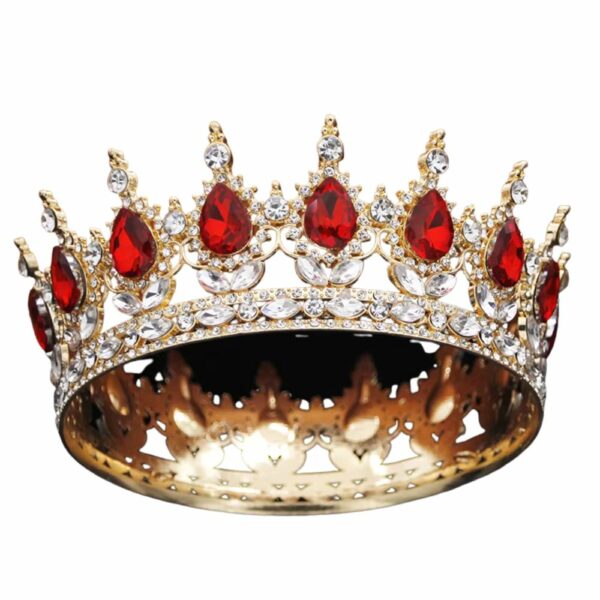 Couronne médiévale dorée avec cristaux rouges