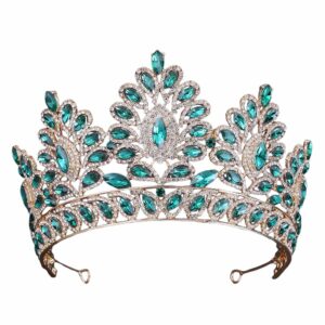 Couronne médiévale dorée aux pierres vert émeraude