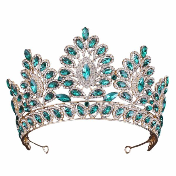 Couronne médiévale dorée aux pierres vert émeraude