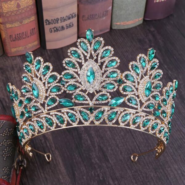 Couronne médiévale dorée aux pierres vert émeraude – Image 2