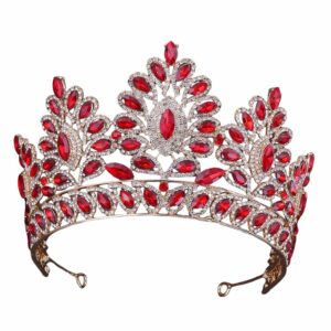 Couronne médiévale dorée aux pierres rouges intenses