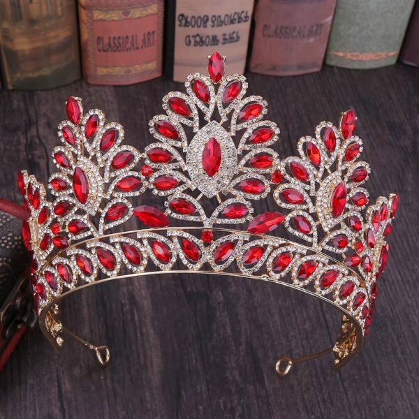 Couronne médiévale dorée aux pierres rouges intenses – Image 2