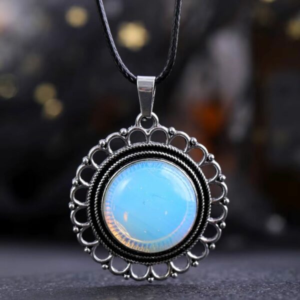 Collier médaillon opalite