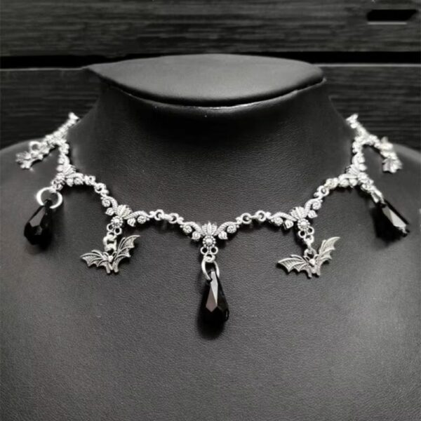 Collier chauves-souris et larmes noires