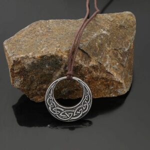 Collier celte lune argentée avec nœuds entrelacés