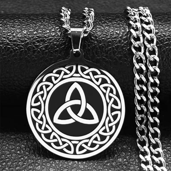 Collier celte triquetra et entrelacs gravés