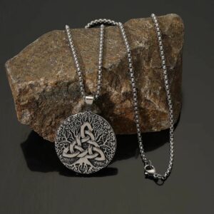 Collier viking arbre de vie et triquetra gravé