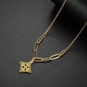 Collier celte doré fleur entrelacée