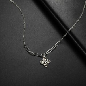 Collier celte argenté fleur entrelacée