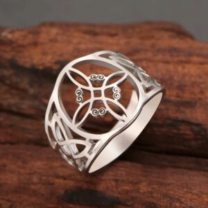 Bague celte argentée avec croix ajourée
