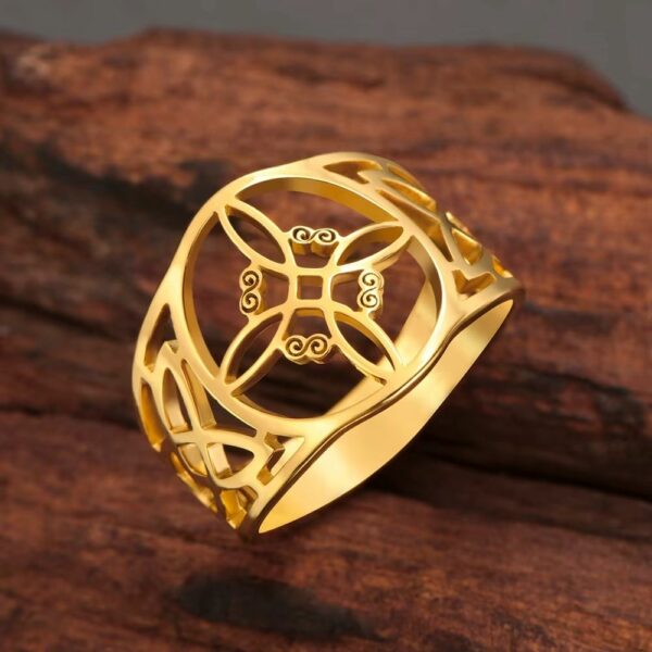 Bague celte dorée avec croix ajourée