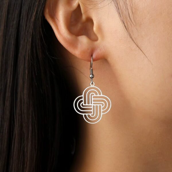 Boucles d’oreilles nœud celtique argentées – Image 2