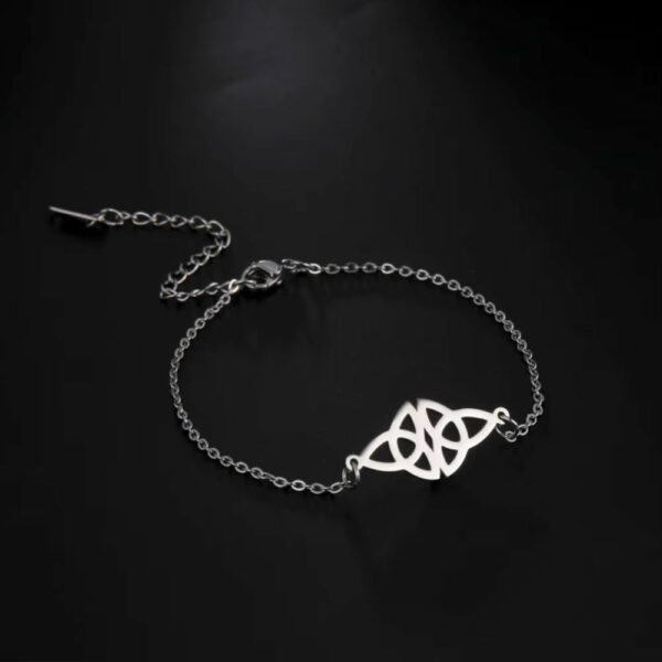 Bracelet triquetra argenté à chaîne fine
