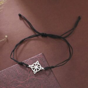 Bracelet cordon noir avec motif celte ajouré