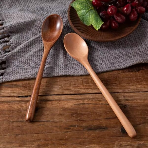 Cuillère médiévale en bois – teinte claire ou foncée