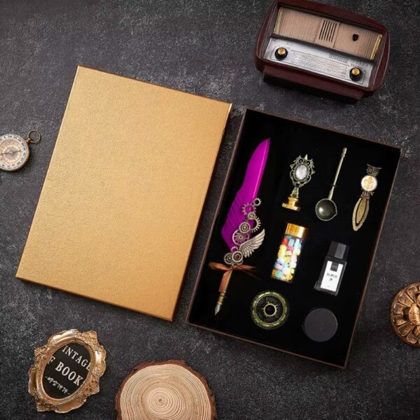 Coffret d’écriture médiévale avec plume violette