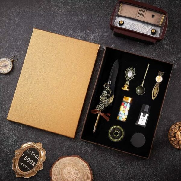 Coffret d’écriture médiévale avec plume noire