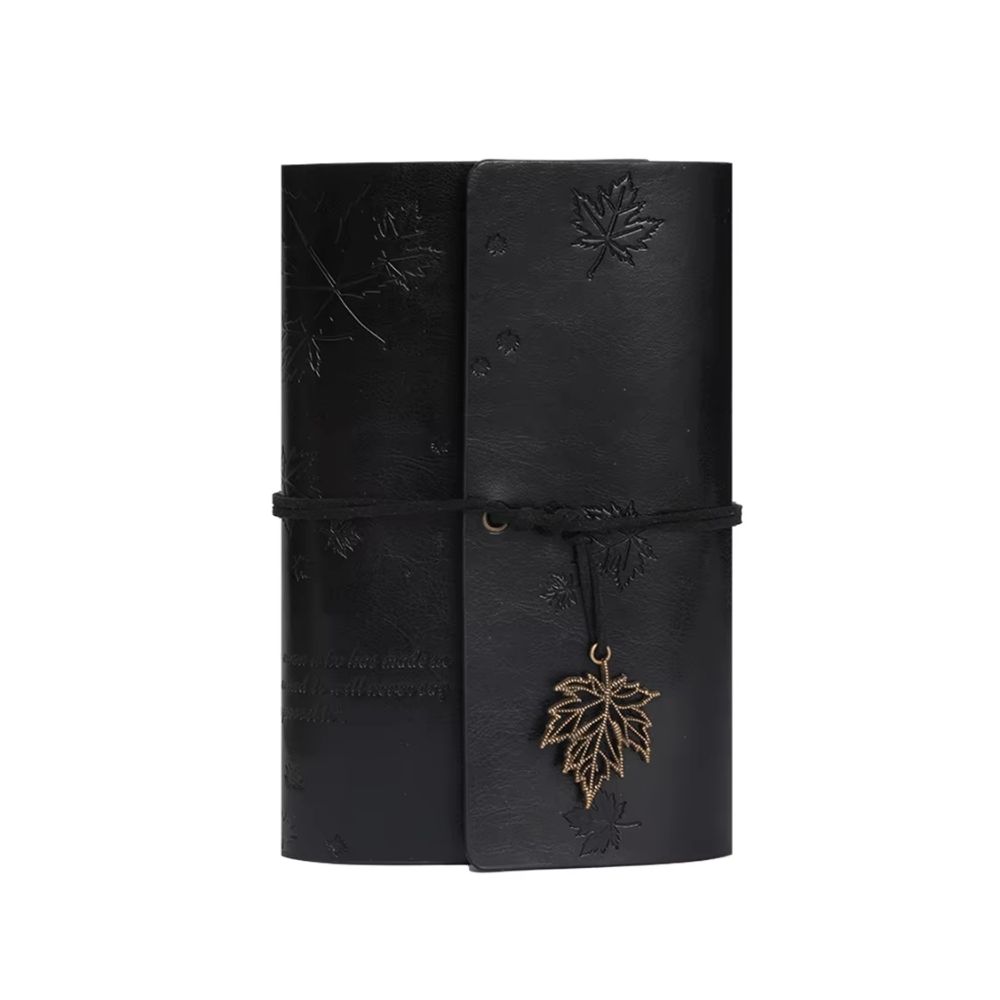 Carnet médiéval noir avec feuille d’érable – Image 1