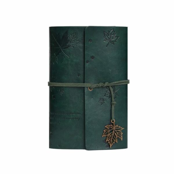 Carnet médiéval médiéval vert avec feuille d’érable