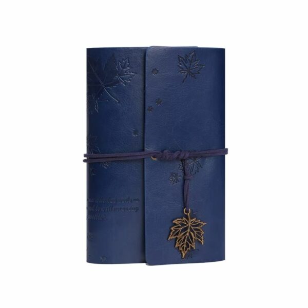 Carnet médiéval bleu avec feuille d’érable