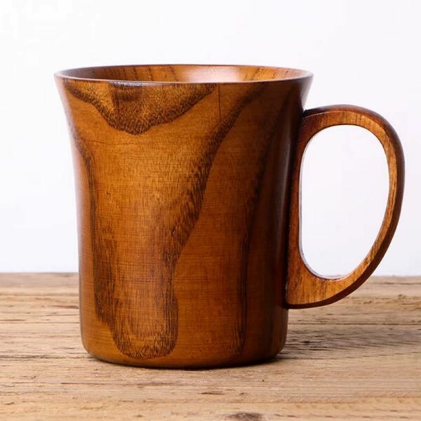 Tasse médiévale évasée en bois