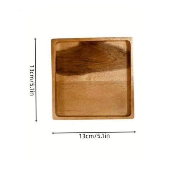 Petit plateau carré médiéval en bois d'acacia